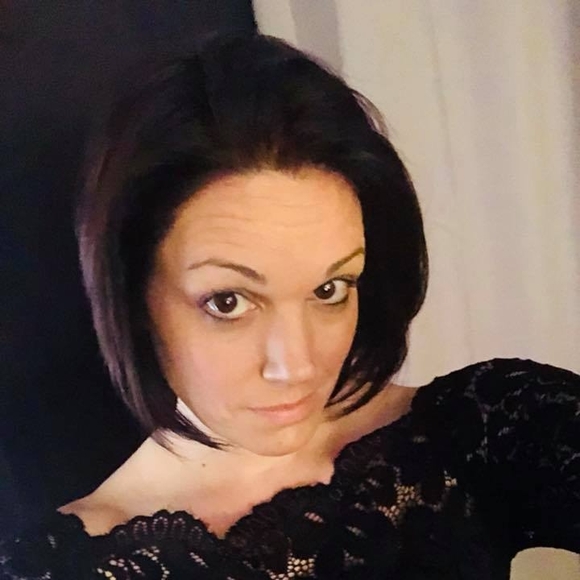 Meet your Posher, Laurie - Picture 1 of 1